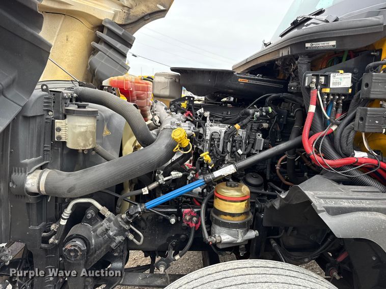 image for item ET6364 2023 International LT625 semi truck
