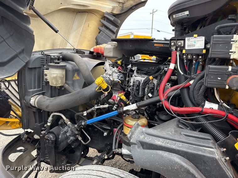 image for item ET6364 2023 International LT625 semi truck