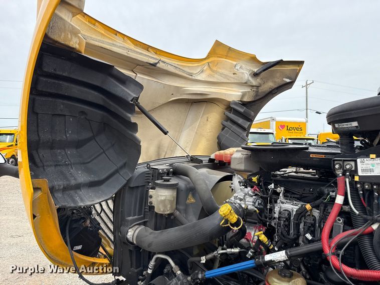 image for item ET6364 2023 International LT625 semi truck
