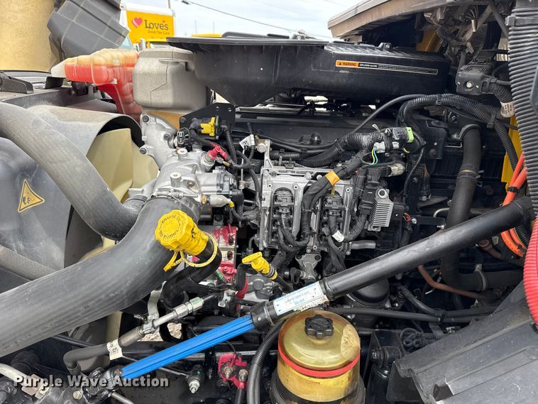 image for item ET6364 2023 International LT625 semi truck
