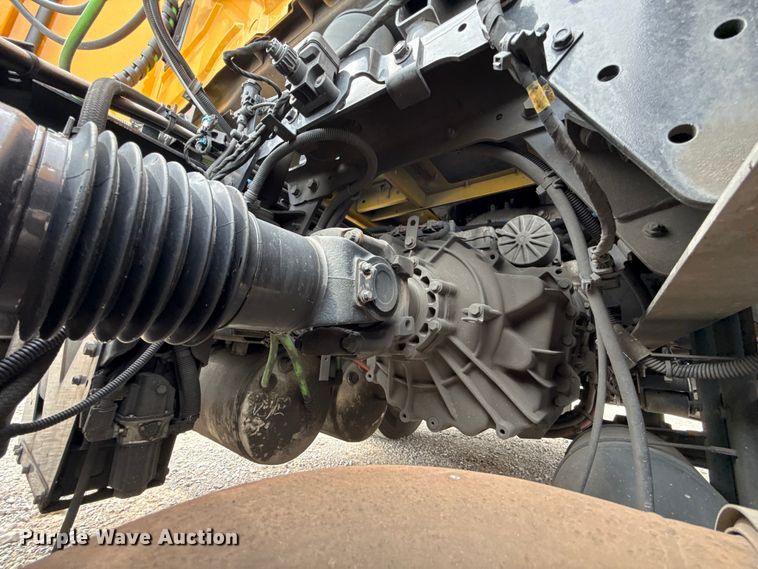 image for item ET6364 2023 International LT625 semi truck