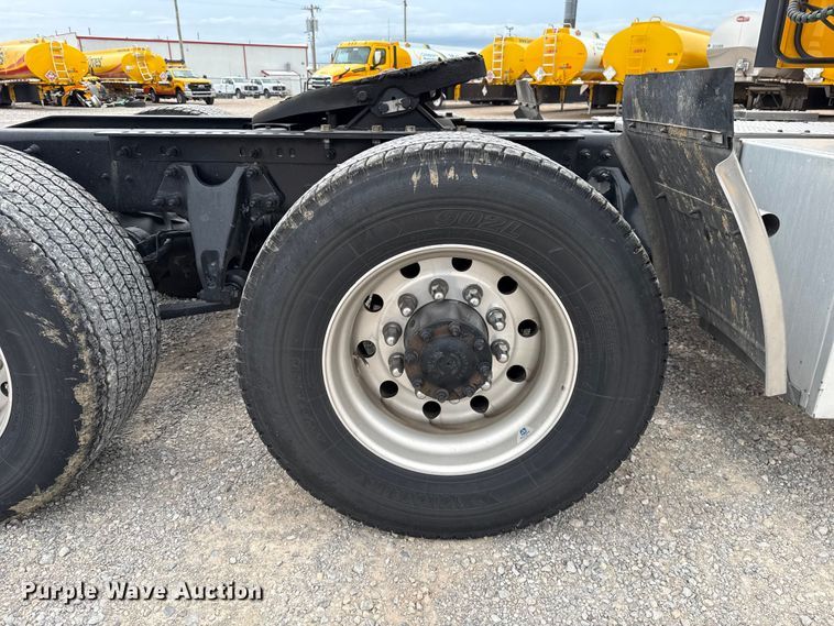 image for item ET6364 2023 International LT625 semi truck