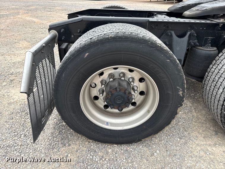 image for item ET6364 2023 International LT625 semi truck