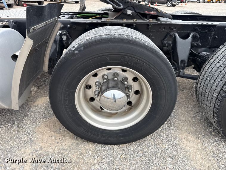 image for item ET6364 2023 International LT625 semi truck