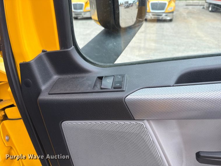 image for item ET6365 2021 Freightliner Cascadia 126 semi truck