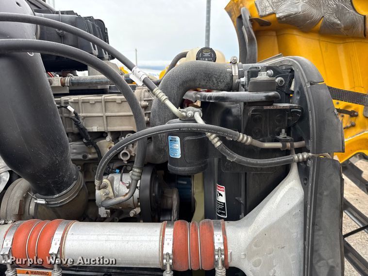 image for item ET6365 2021 Freightliner Cascadia 126 semi truck