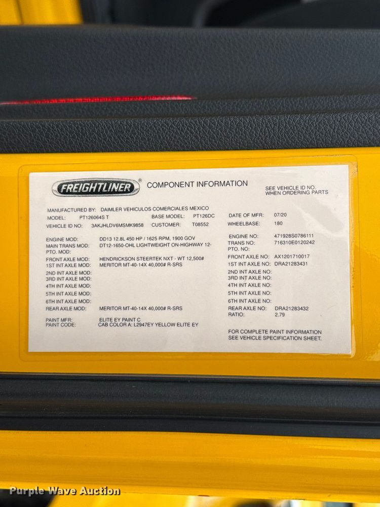 image for item ET6365 2021 Freightliner Cascadia 126 semi truck