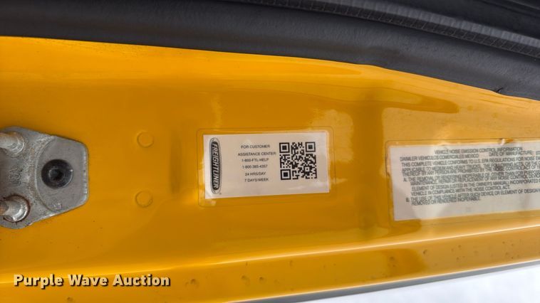 image for item ET6365 2021 Freightliner Cascadia 126 semi truck