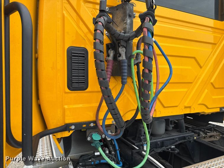 image for item ET6366 2024 International LT625 semi truck