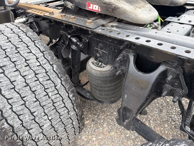 image for item ET6366 2024 International LT625 semi truck