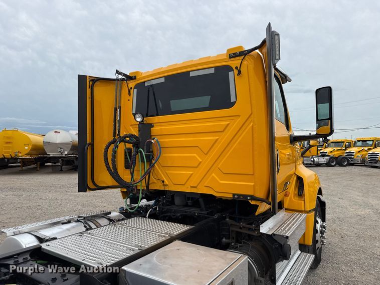 image for item ET6366 2024 International LT625 semi truck