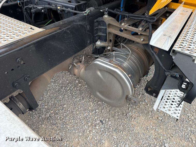 image for item ET6366 2024 International LT625 semi truck
