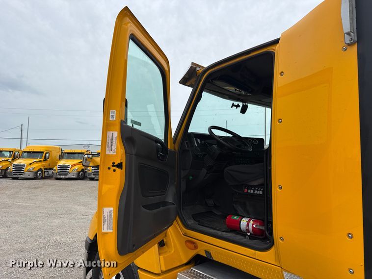 image for item ET6366 2024 International LT625 semi truck