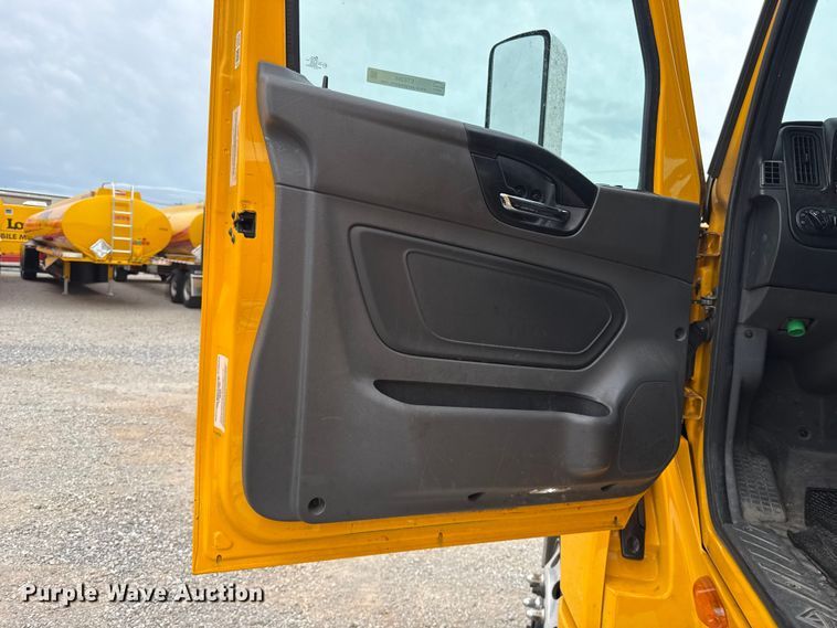 image for item ET6366 2024 International LT625 semi truck