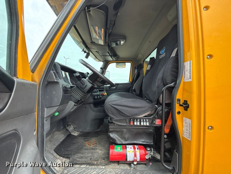 image for item ET6366 2024 International LT625 semi truck
