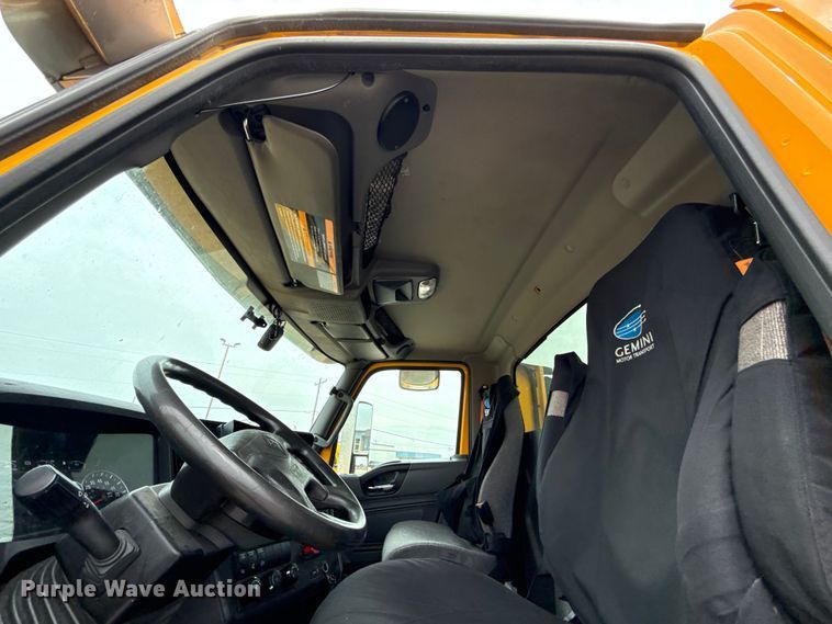 image for item ET6366 2024 International LT625 semi truck