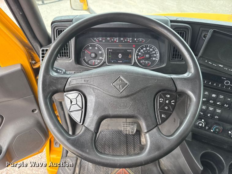 image for item ET6366 2024 International LT625 semi truck
