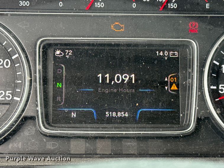 image for item ET6366 2024 International LT625 semi truck