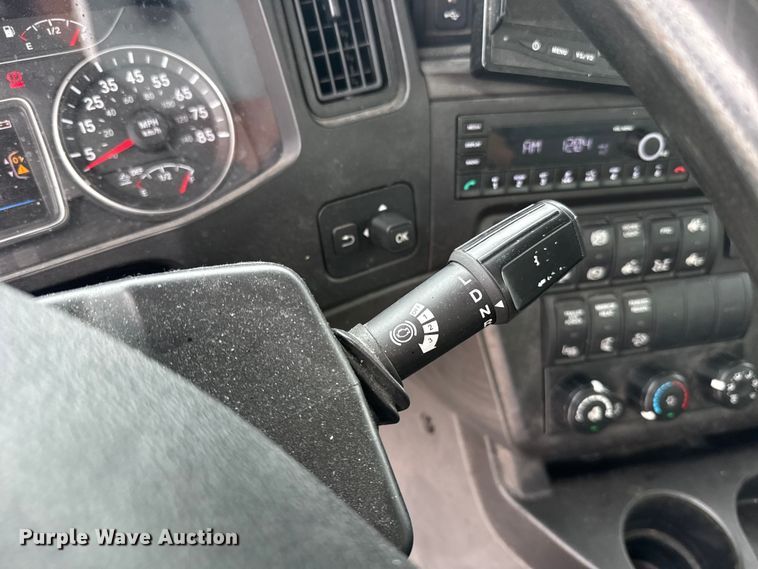 image for item ET6366 2024 International LT625 semi truck