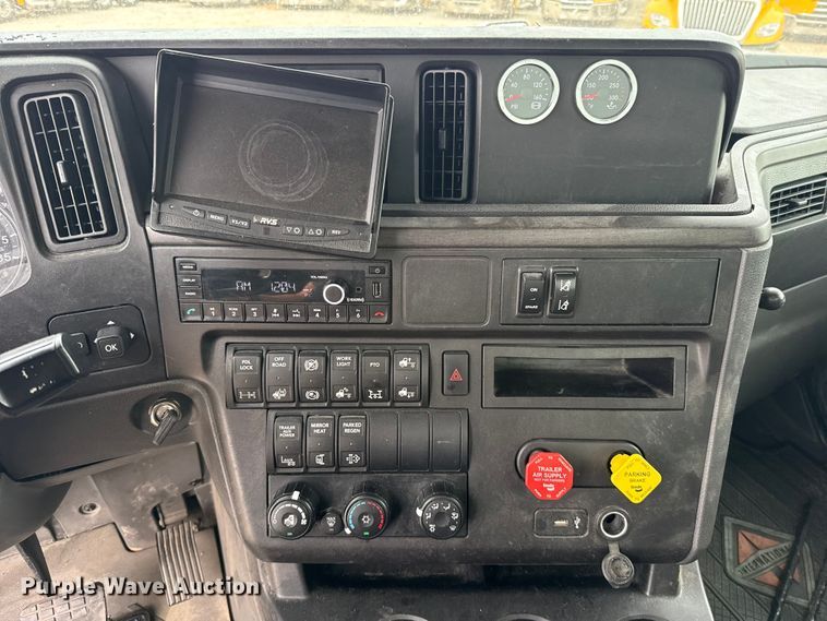 image for item ET6366 2024 International LT625 semi truck