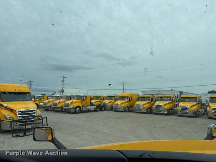 image for item ET6366 2024 International LT625 semi truck