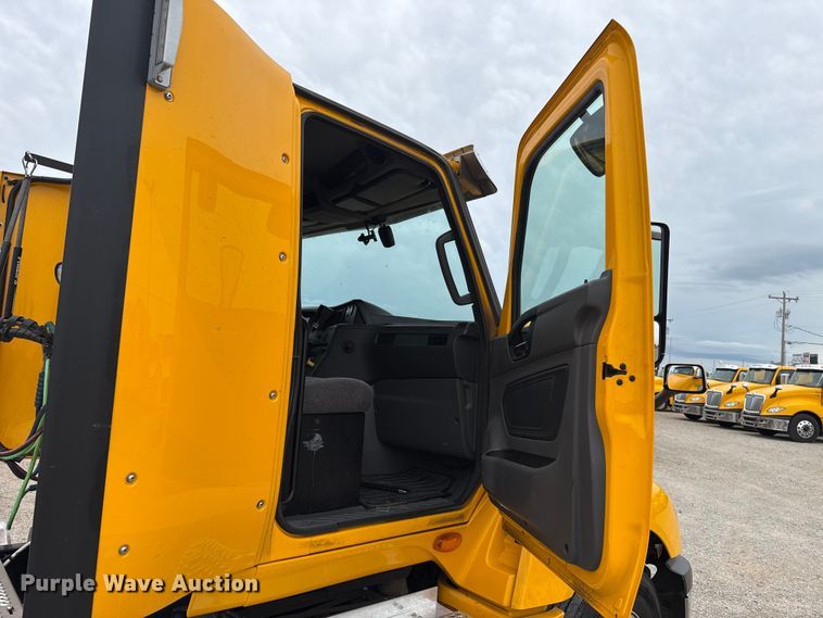 image for item ET6366 2024 International LT625 semi truck