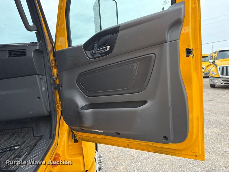 image for item ET6366 2024 International LT625 semi truck