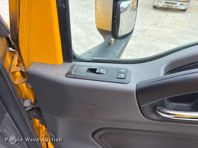 image for item ET6366 2024 International LT625 semi truck
