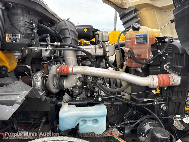 image for item ET6366 2024 International LT625 semi truck