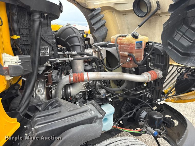 image for item ET6366 2024 International LT625 semi truck