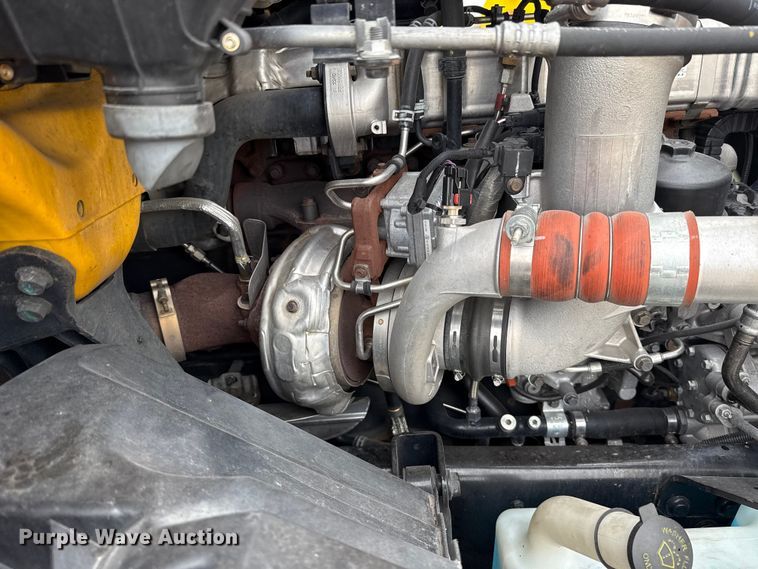image for item ET6366 2024 International LT625 semi truck