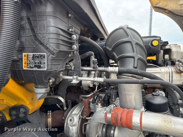 image for item ET6366 2024 International LT625 semi truck