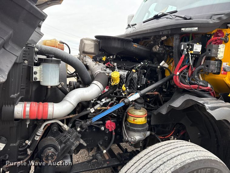 image for item ET6366 2024 International LT625 semi truck