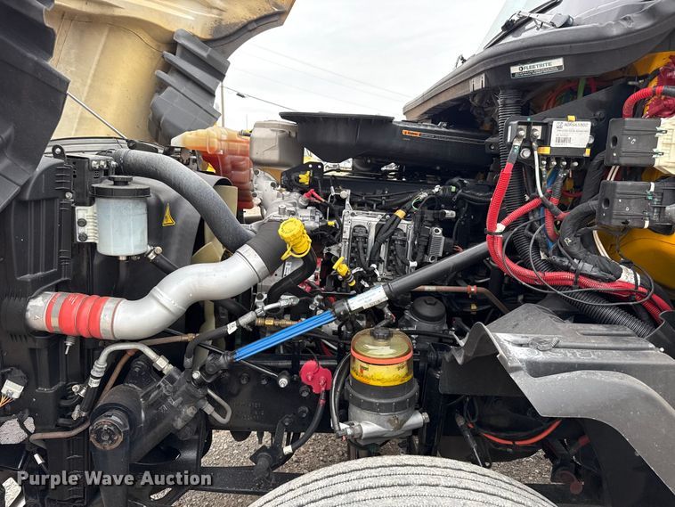image for item ET6366 2024 International LT625 semi truck
