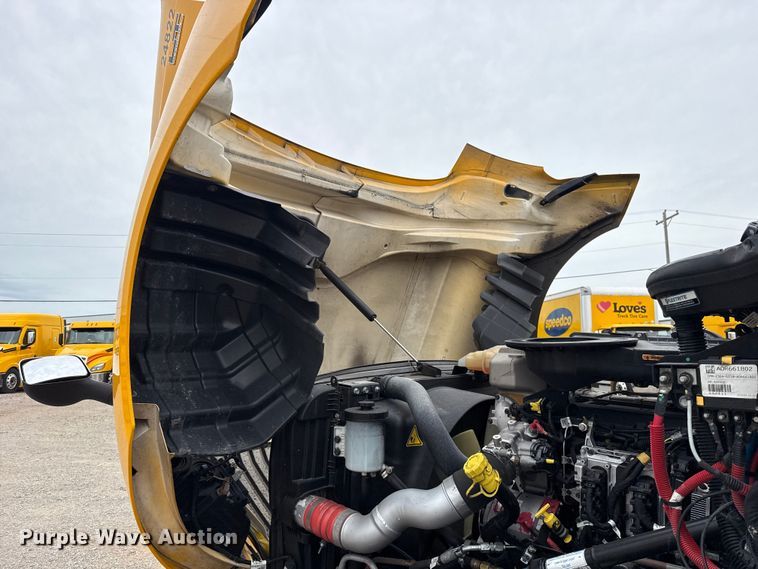 image for item ET6366 2024 International LT625 semi truck