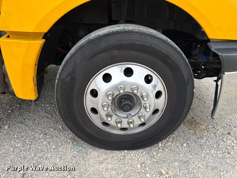 image for item ET6366 2024 International LT625 semi truck