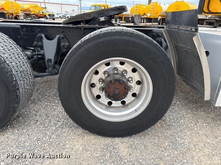 image for item ET6366 2024 International LT625 semi truck
