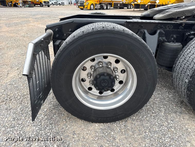image for item ET6366 2024 International LT625 semi truck