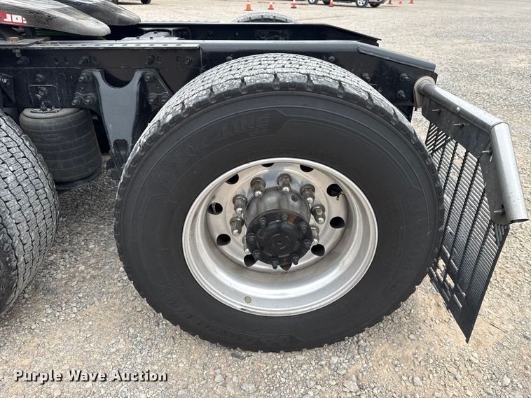 image for item ET6366 2024 International LT625 semi truck