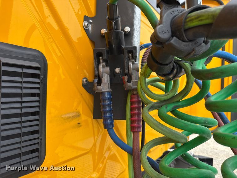 image for item ET6367 2023 International LT625 semi truck