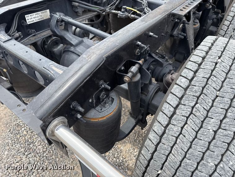 image for item ET6367 2023 International LT625 semi truck