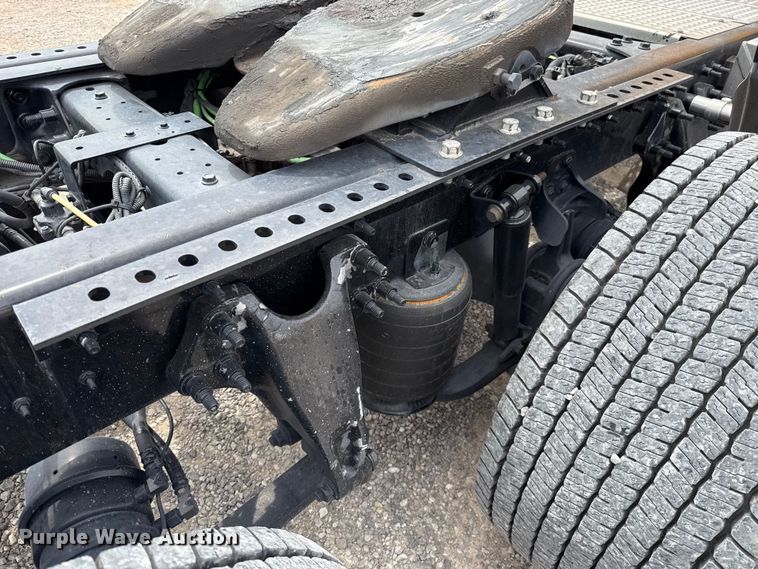 image for item ET6367 2023 International LT625 semi truck