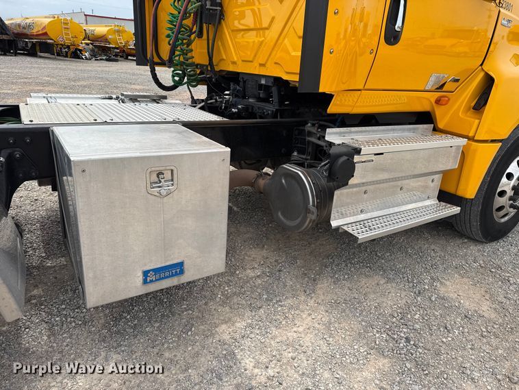 image for item ET6367 2023 International LT625 semi truck
