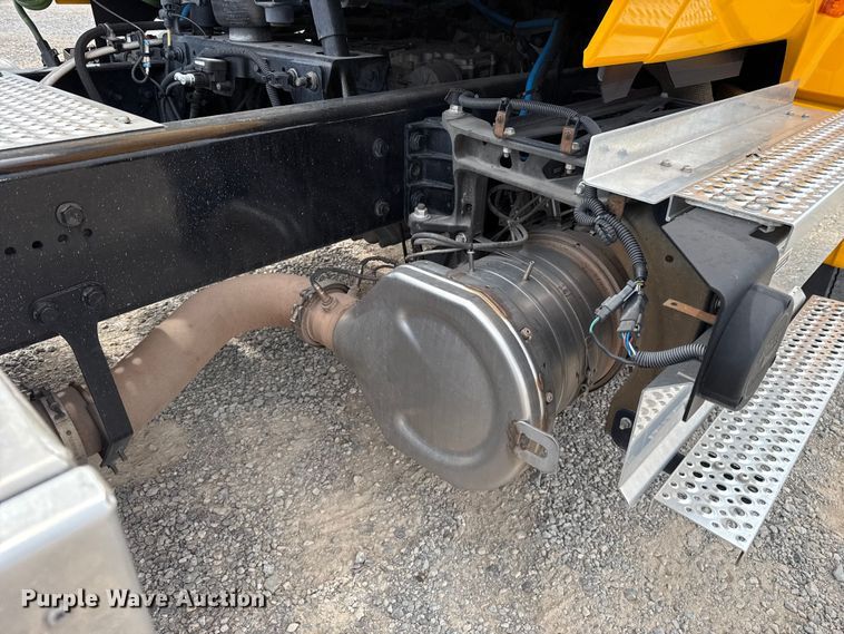 image for item ET6367 2023 International LT625 semi truck