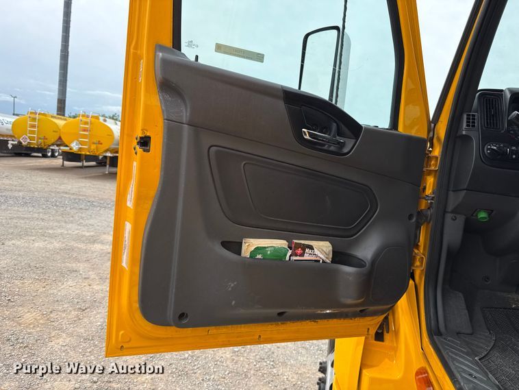 image for item ET6367 2023 International LT625 semi truck
