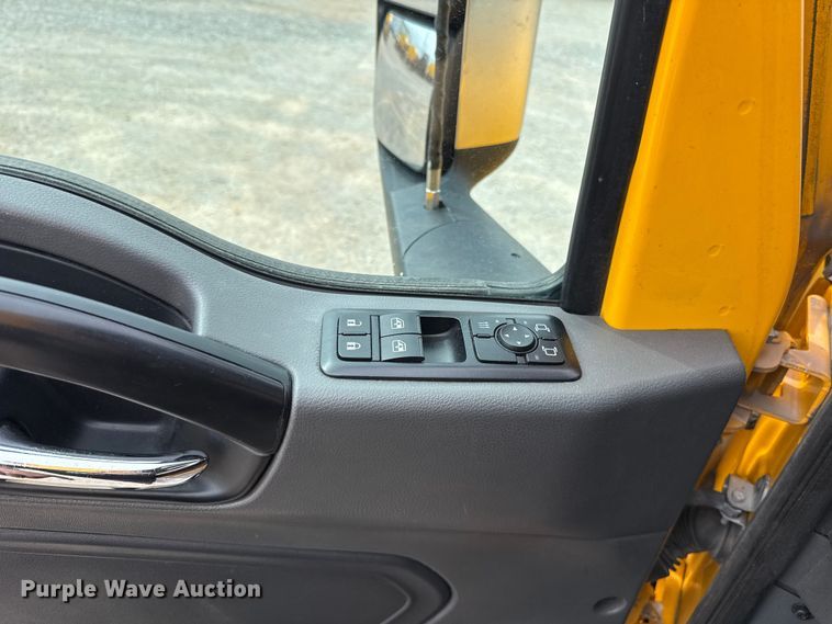 image for item ET6367 2023 International LT625 semi truck