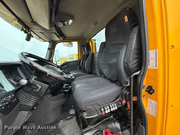 image for item ET6367 2023 International LT625 semi truck