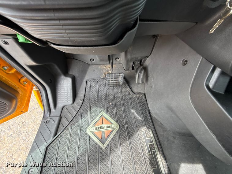 image for item ET6367 2023 International LT625 semi truck