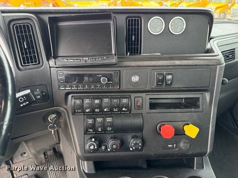 image for item ET6367 2023 International LT625 semi truck