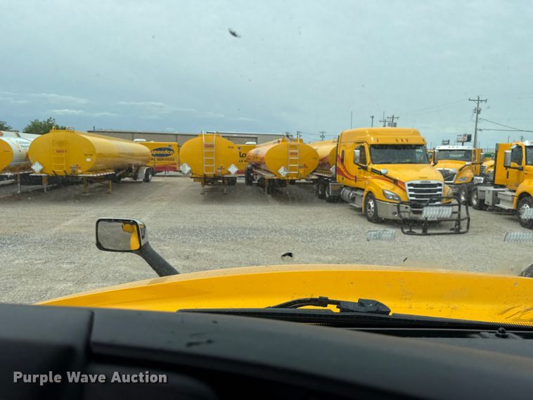image for item ET6367 2023 International LT625 semi truck